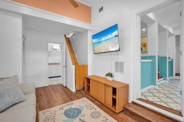 $7,400 | 528 North Palmway, Lake Worth Beach, FL 33460