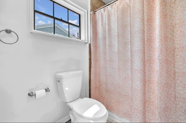 $7,400 | 528 North Palmway, Lake Worth Beach, FL 33460