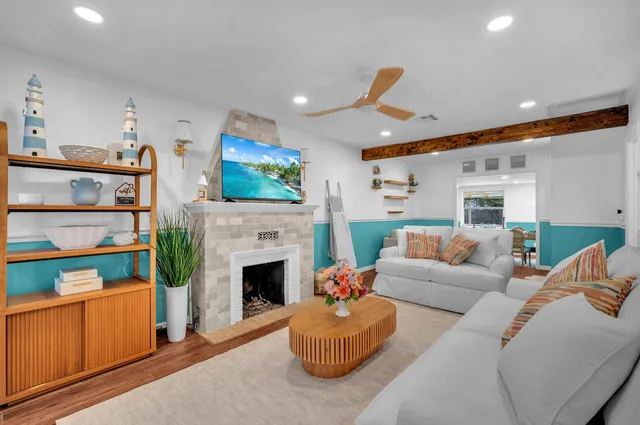 $7,400 | 528 North Palmway, Lake Worth Beach, FL 33460