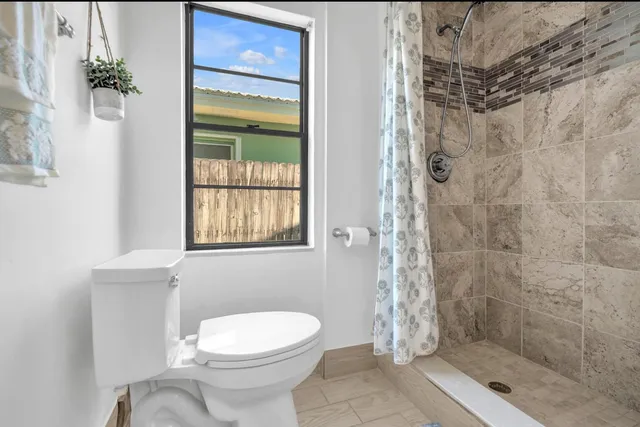 $7,400 | 528 North Palmway, Lake Worth Beach, FL 33460