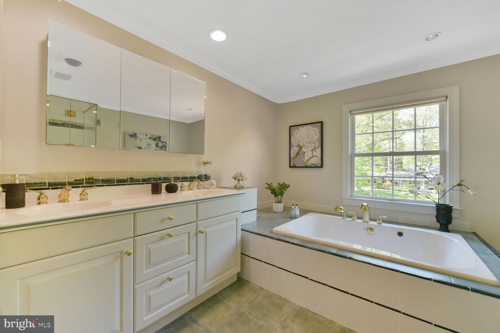 9111 Hamilton Drive Fairfax, VA 22031 - Photo 32 of 63 Primary bathroom with double vanity & Jacuzzi tub