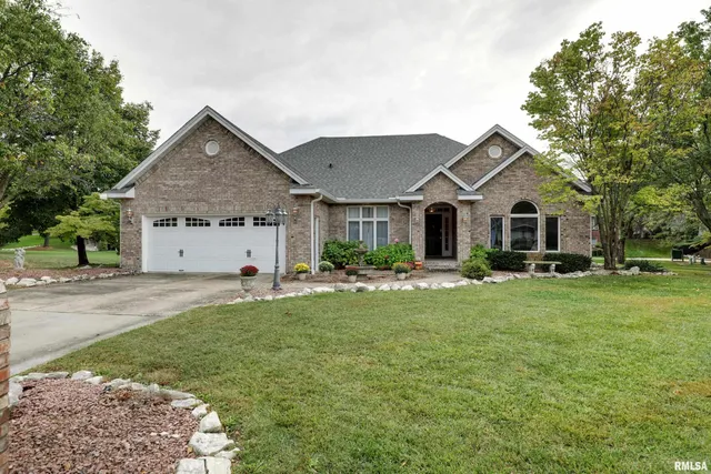 $405,000 | 620 Birdie Lane, Quincy, IL 62305