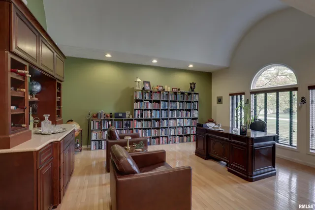 $405,000 | 620 Birdie Lane, Quincy, IL 62305