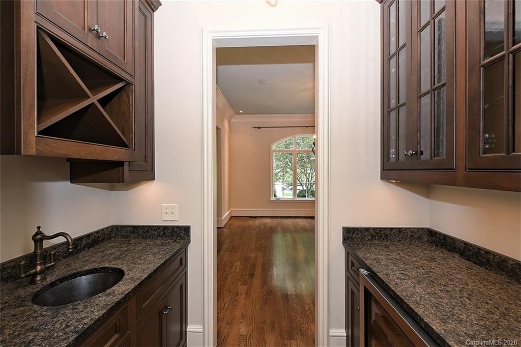 2600 Tanglewood Lane Charlotte, NC 28211 - Photo 8 of 48 Gallery Image 8