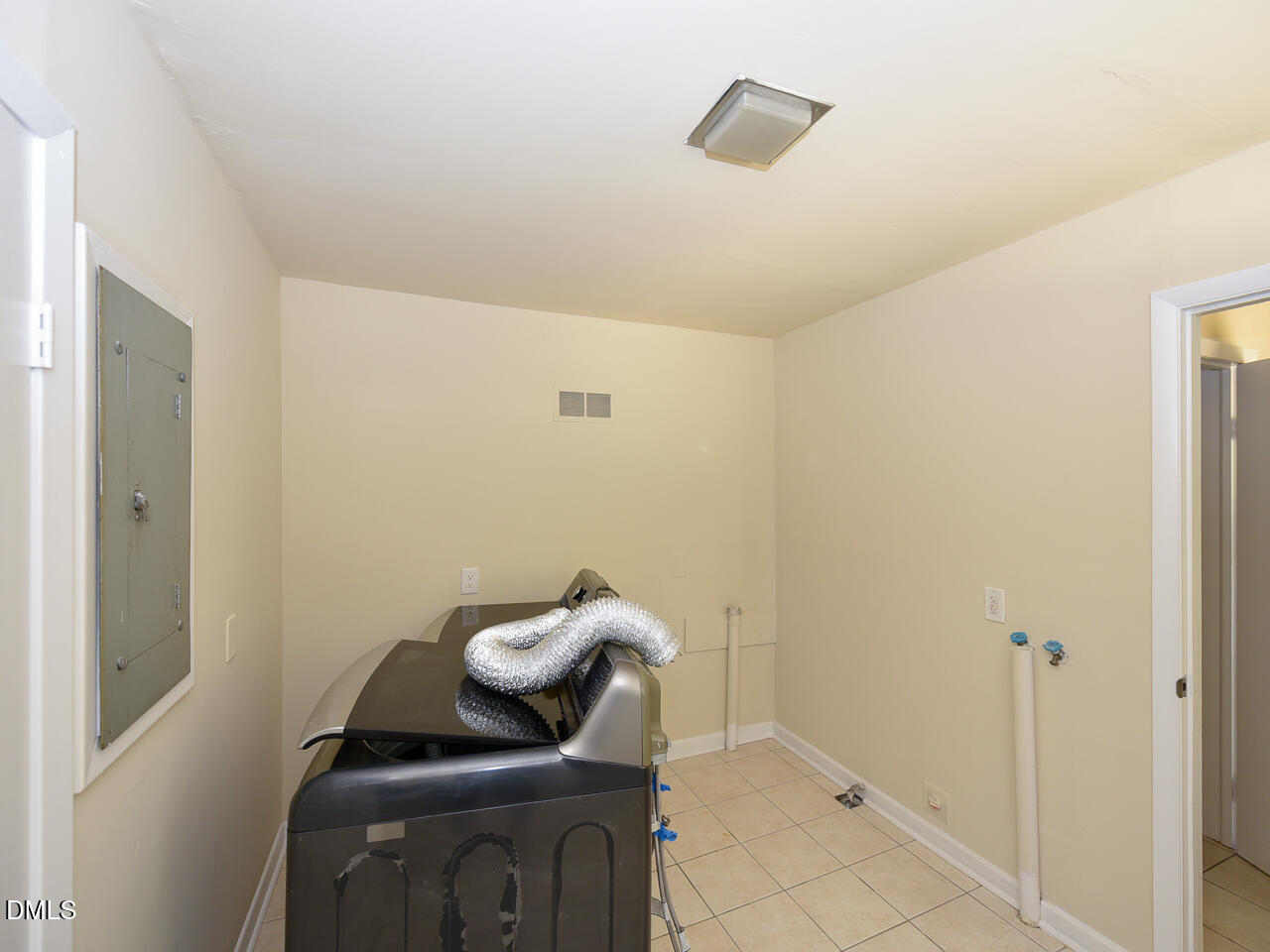 4916 Western Boulevard Raleigh, NC 27606 - Photo 11 of 18 Interior - Laundry Room - OK