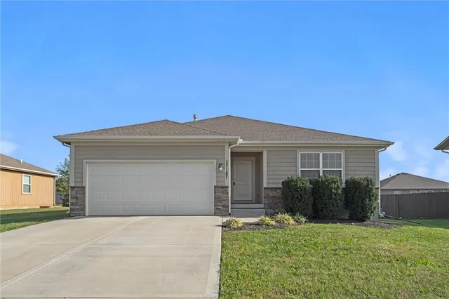 $349,900 | 17187 South Kill Creek Road, Gardner, KS 66030