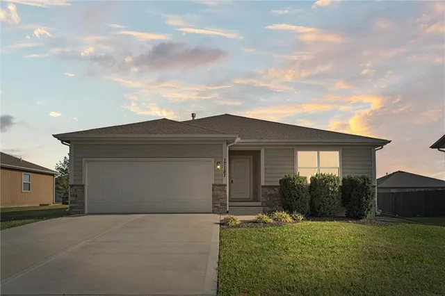 $349,900 | 17187 South Kill Creek Road, Gardner, KS 66030