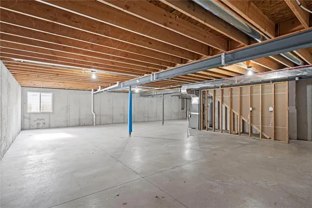 $349,900 | 17187 South Kill Creek Road, Gardner, KS 66030