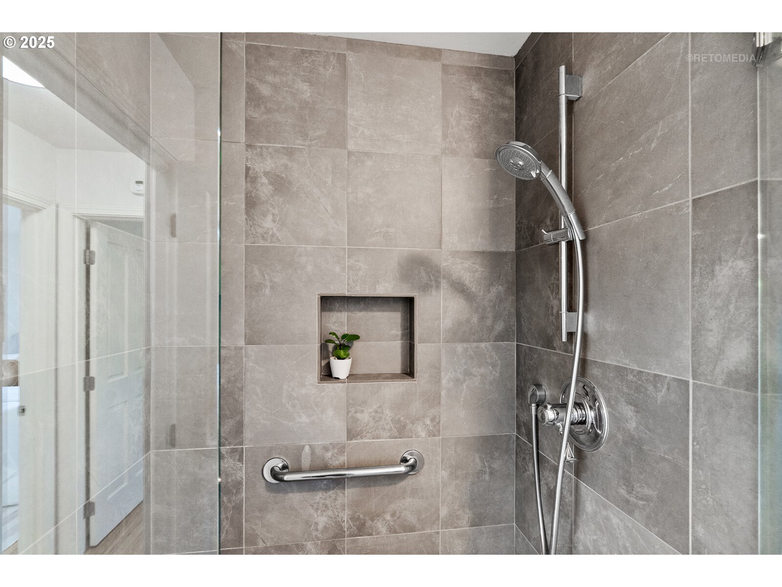 6731 Southwest 11th Drive Portland, OR 97219 - Photo 16 of 38