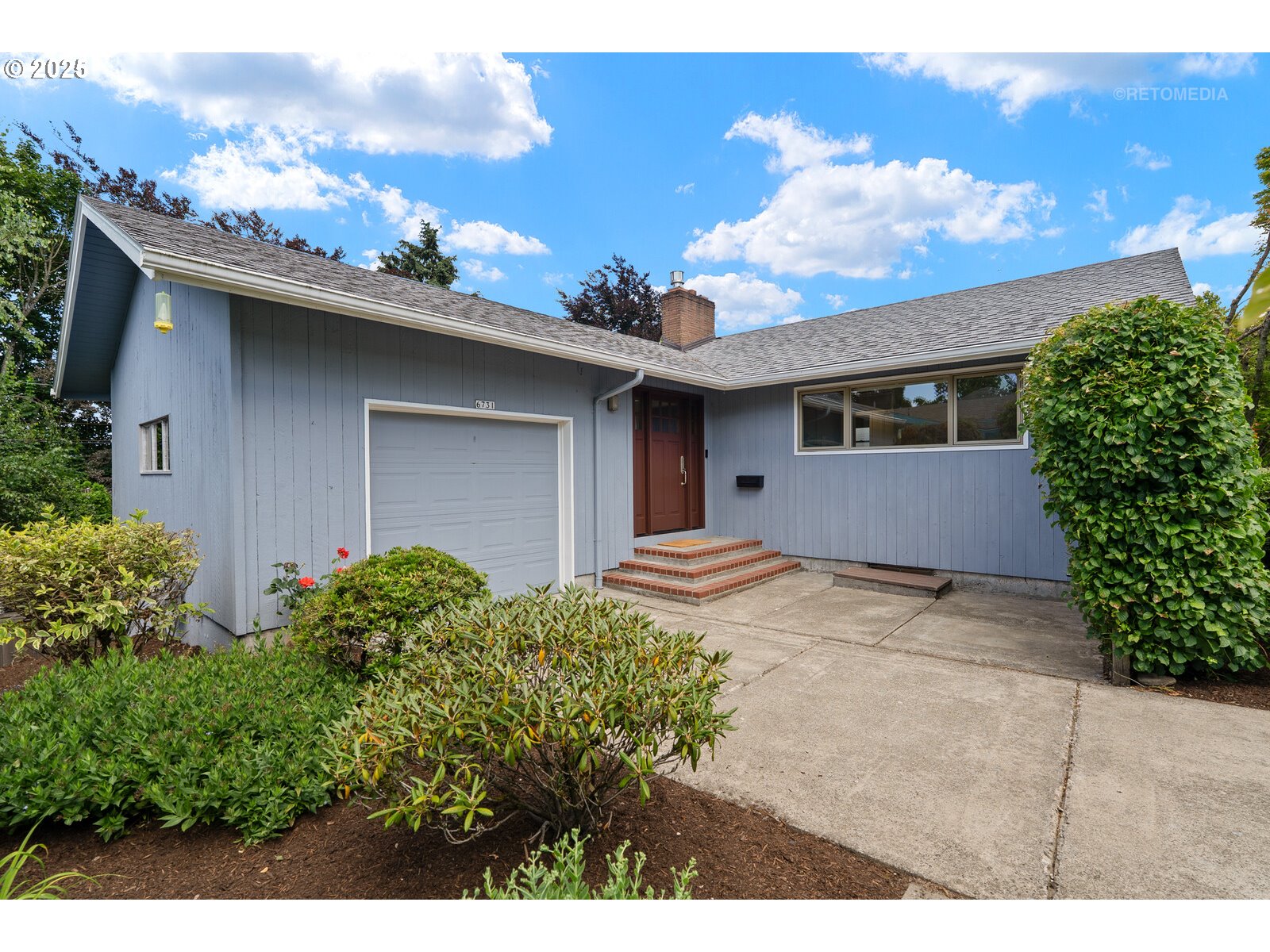 6731 Southwest 11th Drive Portland, OR 97219 - Photo 2 of 38