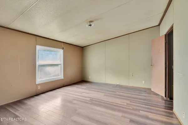 $129,900 | 445 West Broad Street, Clinton, TN 37716