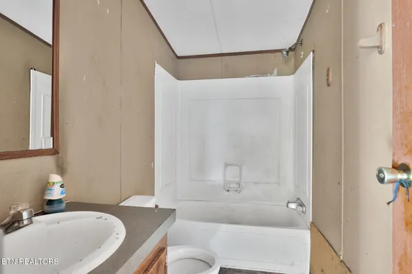 $129,900 | 445 West Broad Street, Clinton, TN 37716