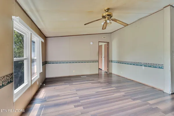 $129,900 | 445 West Broad Street, Clinton, TN 37716