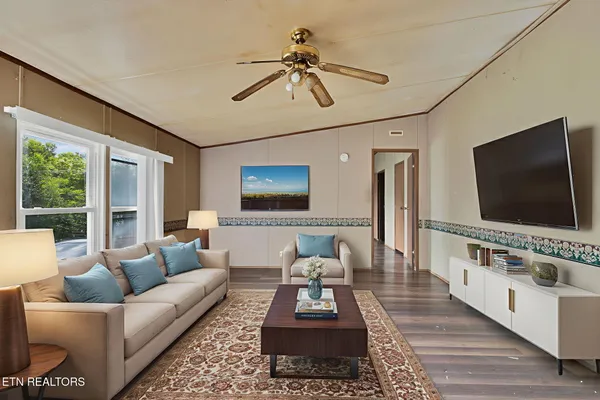 $129,900 | 445 West Broad Street, Clinton, TN 37716