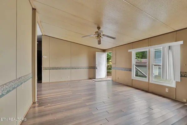 $129,900 | 445 West Broad Street, Clinton, TN 37716