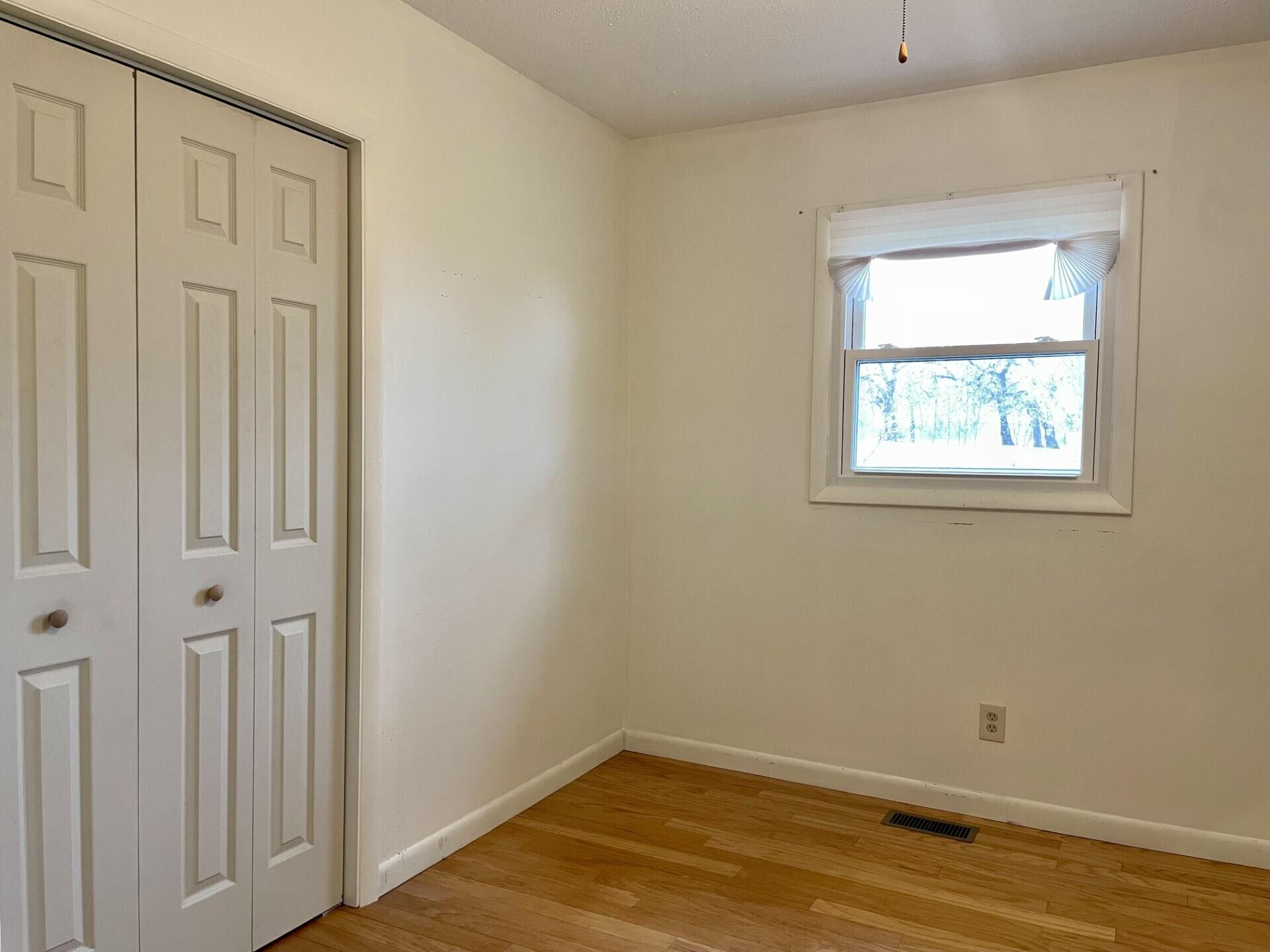 7953 Springport Road Parma, MI 49269 - Photo 19 of 25 7953 Springport bed 2