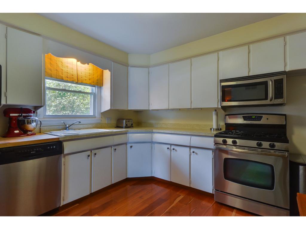96 Shore Road Burlington, VT 05408 - Photo 5 of 35 Gallery Image 5
