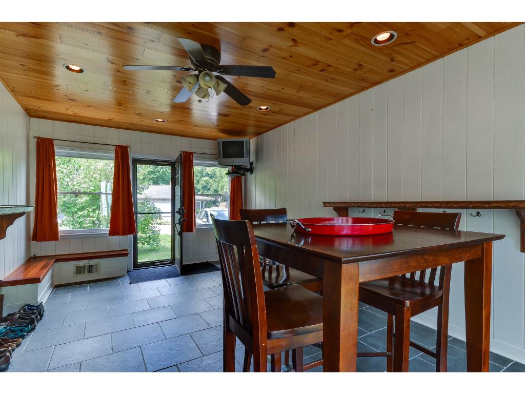 96 Shore Road Burlington, VT 05408 - Photo 9 of 35 Gallery Image 9