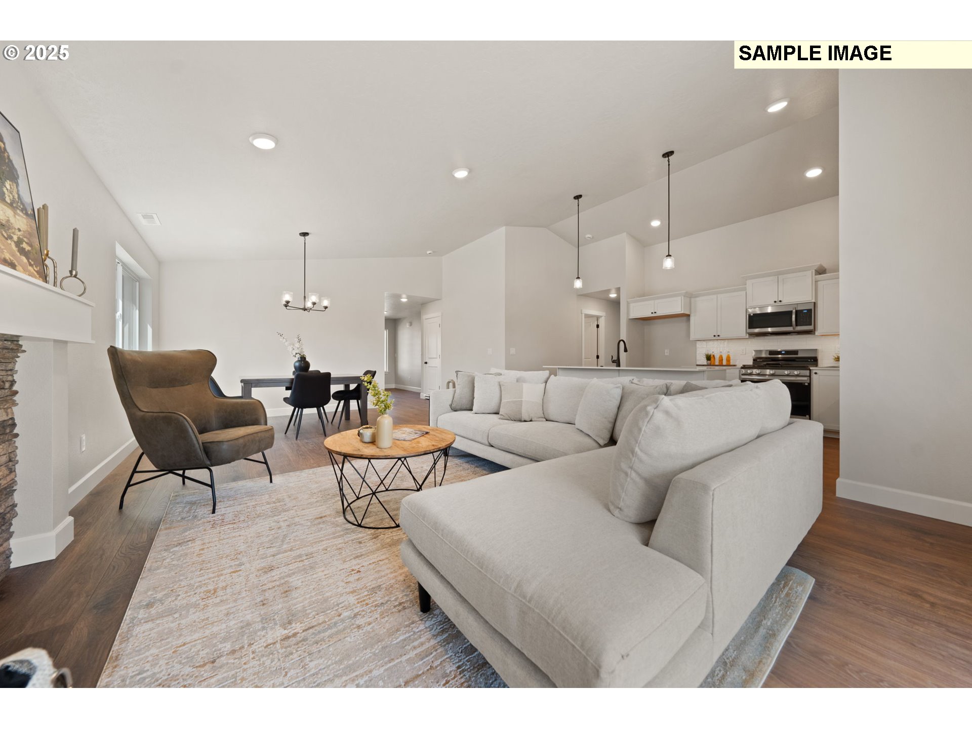 562 Taft Street Umatilla, OR 97882 - Photo 17 of 28 a living room with furniture and kitchen view