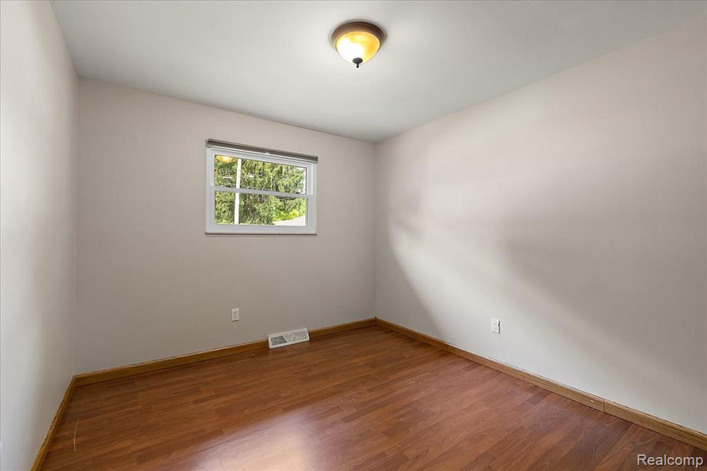 3500 Emmons Avenue Rochester Hills, MI 48307 - Photo 19 of 34