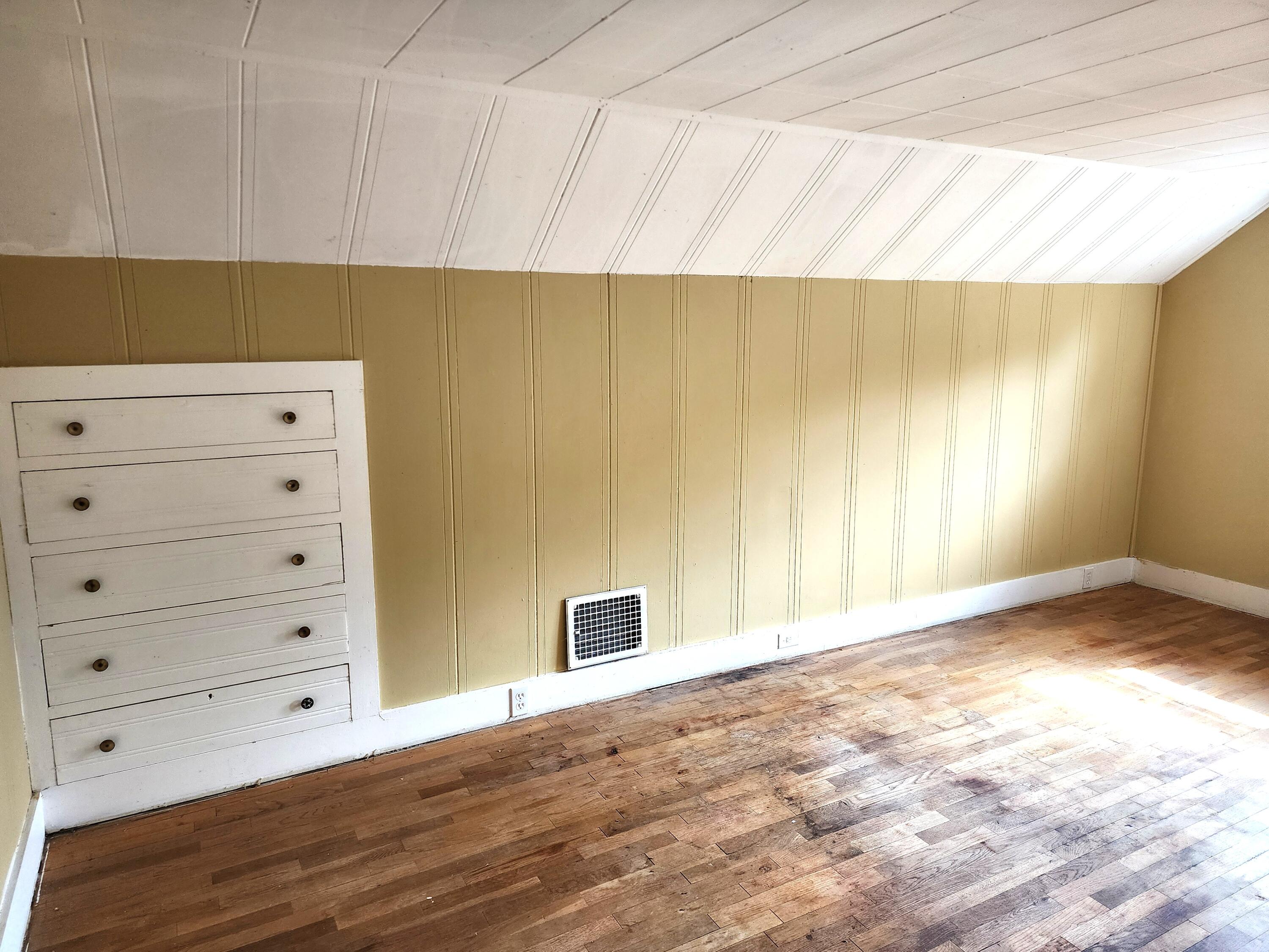 1006 North Main Street Three Rivers, MI 49093 - Photo 15 of 17 Main 1006 primary room builtins