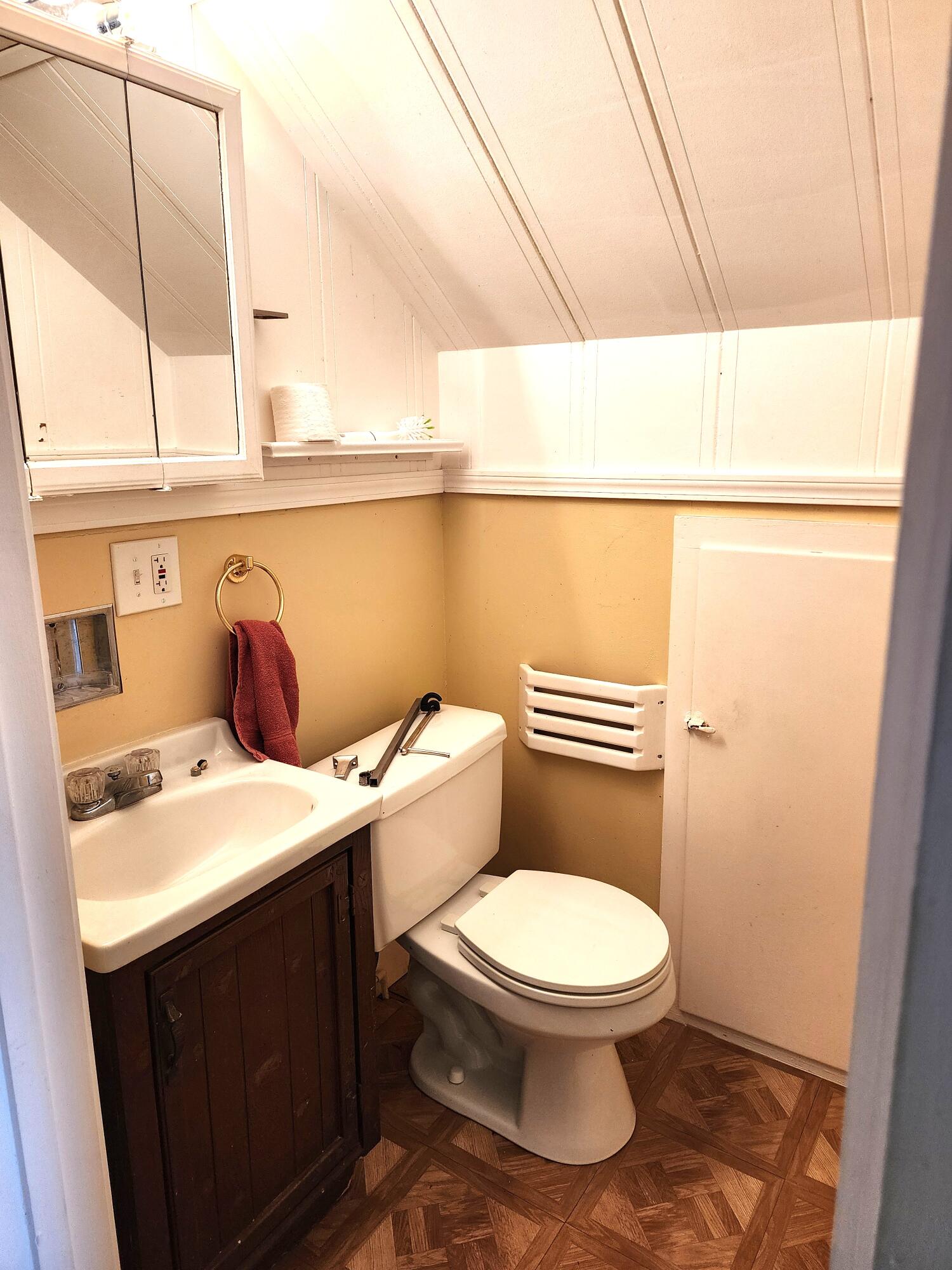 1006 North Main Street Three Rivers, MI 49093 - Photo 16 of 17 Main 1006 upper half bath
