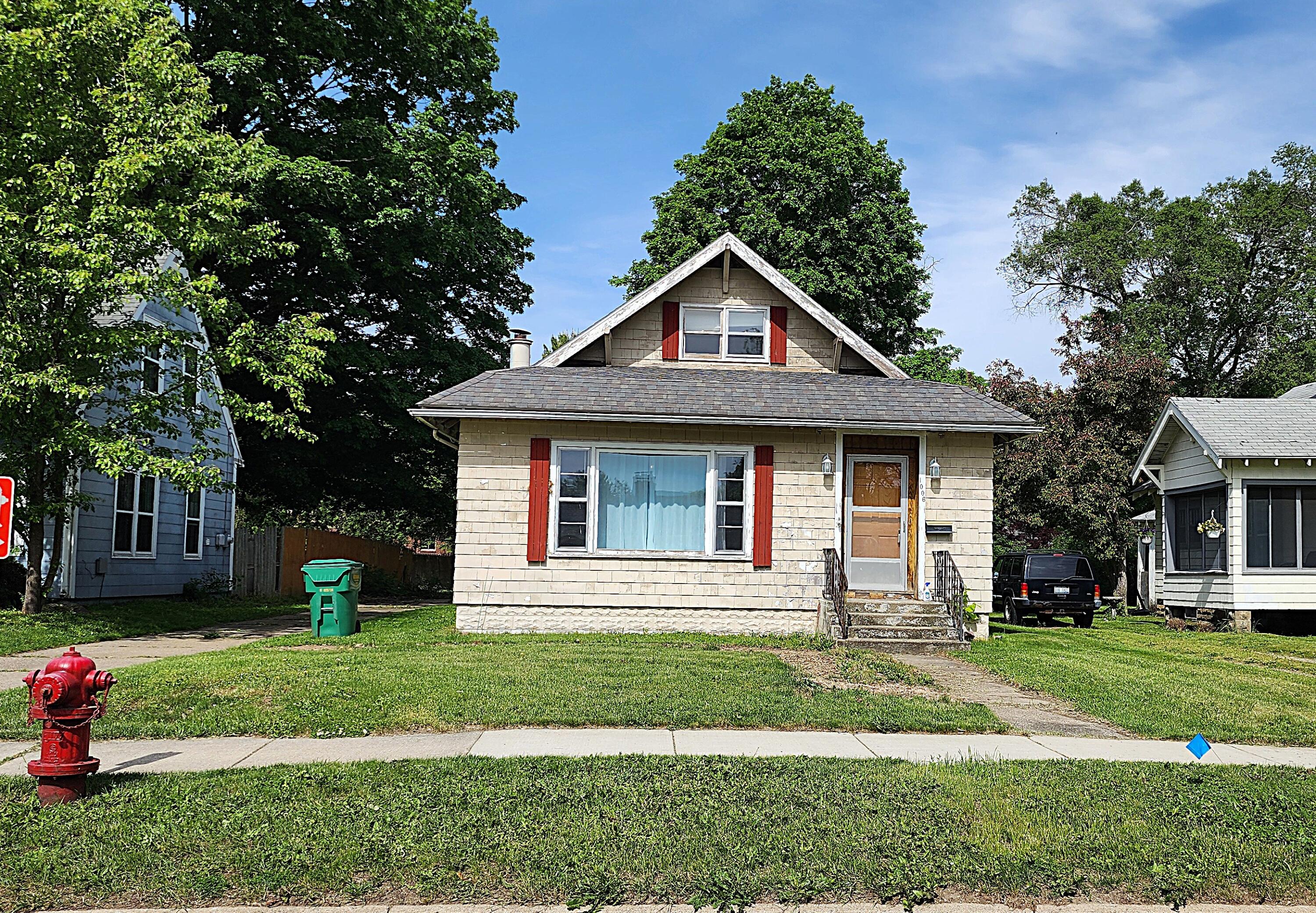 1006 North Main Street Three Rivers, MI 49093 - Photo 2 of 17 main 1006 front pic straight on
