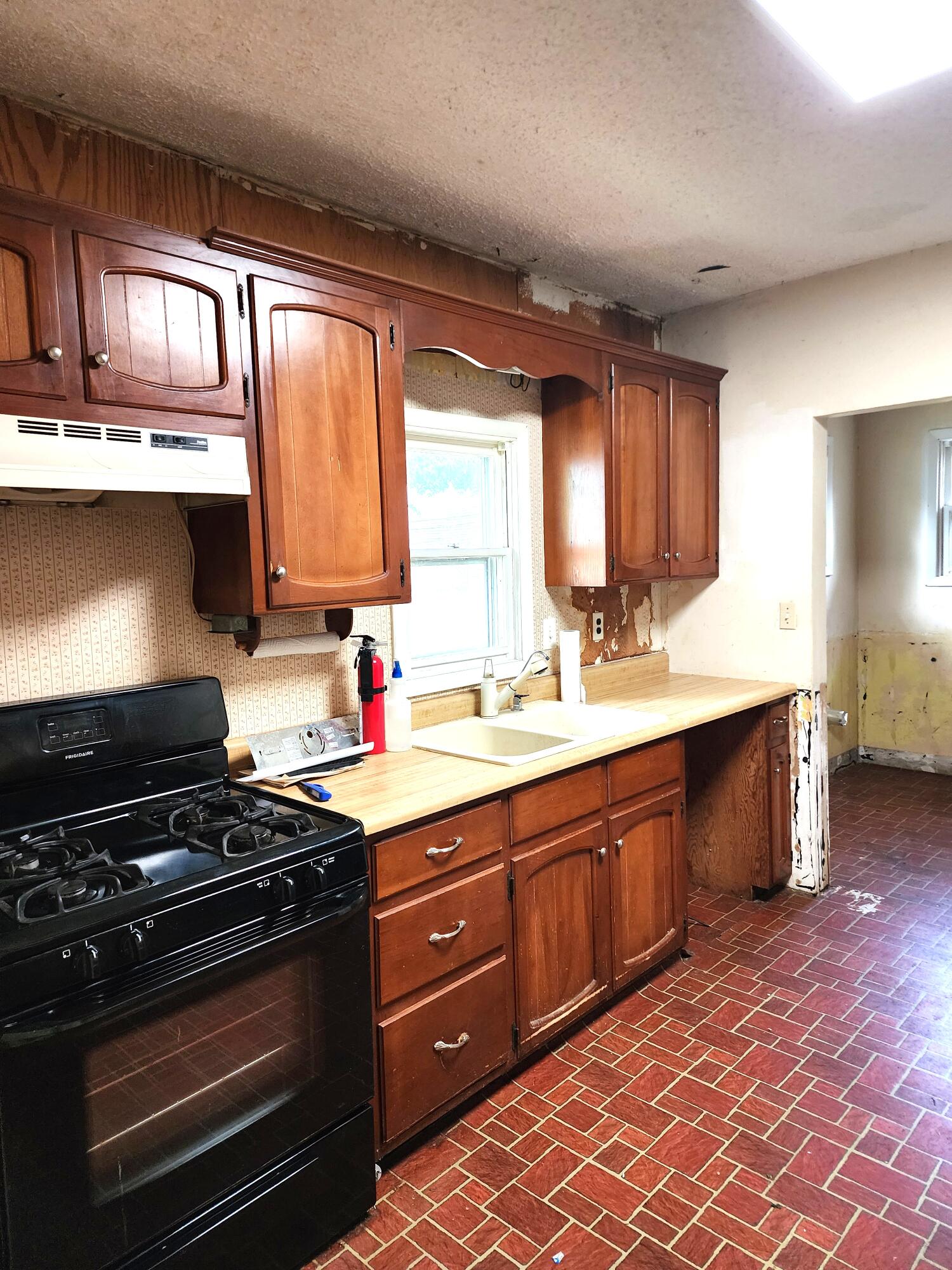 1006 North Main Street Three Rivers, MI 49093 - Photo 3 of 17 main 1006 kitchen