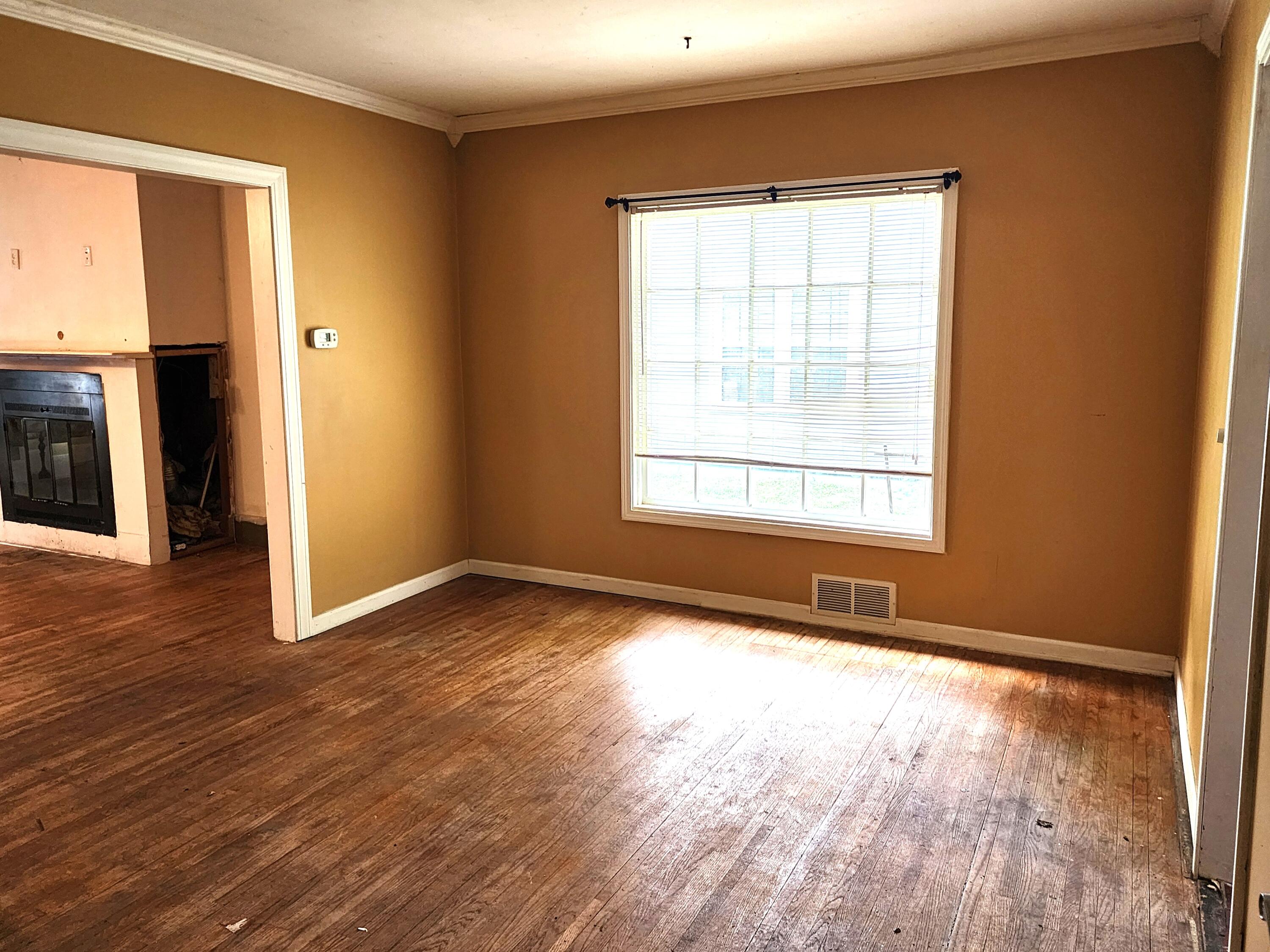 1006 North Main Street Three Rivers, MI 49093 - Photo 5 of 17 Main 1006 dining room