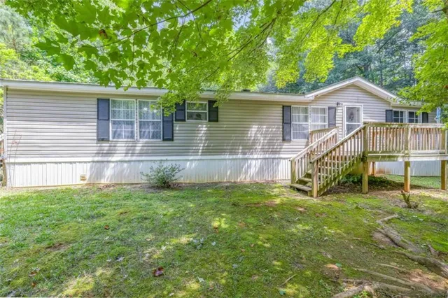 a view of house with a yard