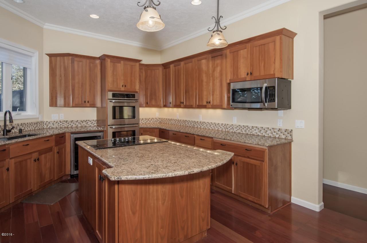 205 Midden Reach Depoe Bay, OR 97341 - Photo 4 of 35 Gourmet Kitchen