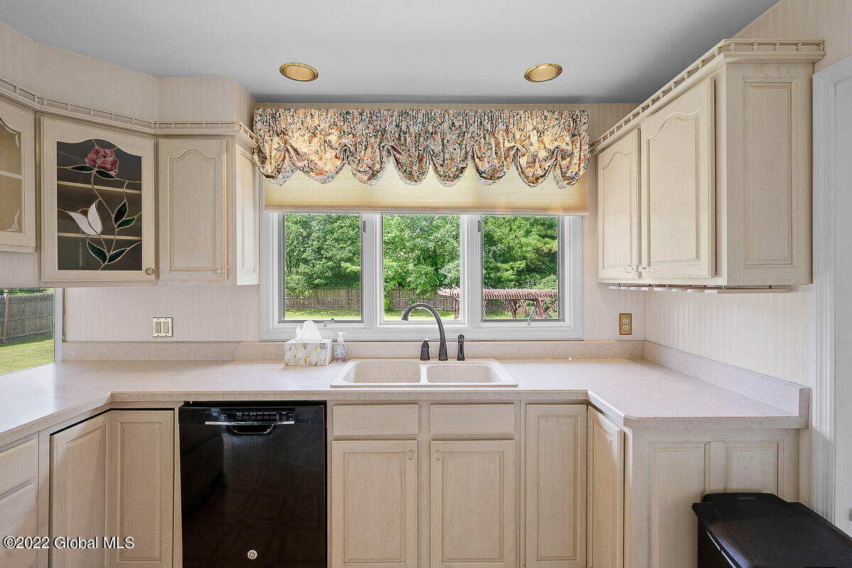 210 South Westcott Road Schenectady, NY 12306 - Photo 23 of 60 210 South Westcott Road Rotterdam NY 026