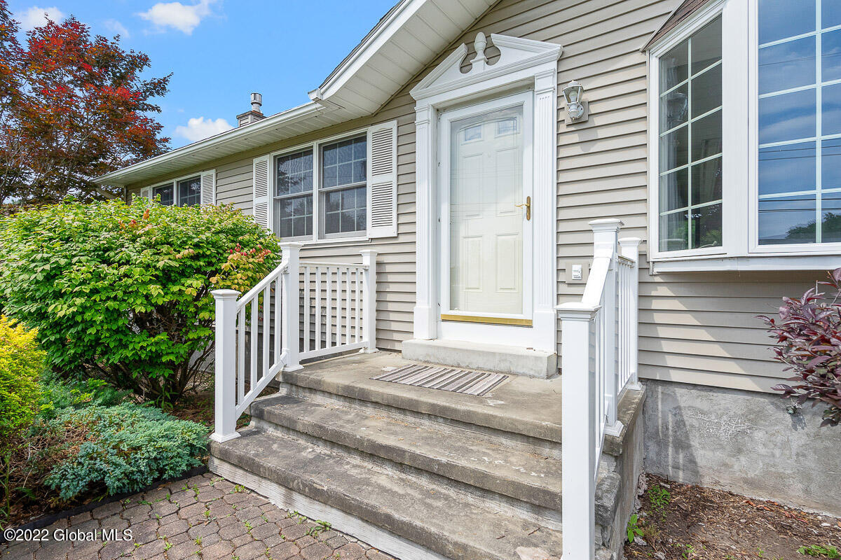 210 South Westcott Road Schenectady, NY 12306 - Photo 3 of 60 210 South Westcott Road Rotterdam NY 005