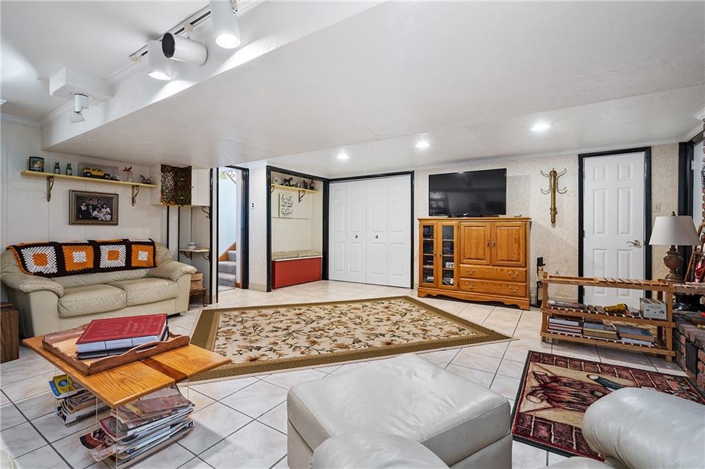 800 Sharps Hill Road Pittsburgh, PA 15215 - Photo 13 of 22 Gallery Image 13