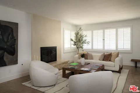 $2,100,000 | 4729 Hermano Drive, Tarzana, CA 91356
