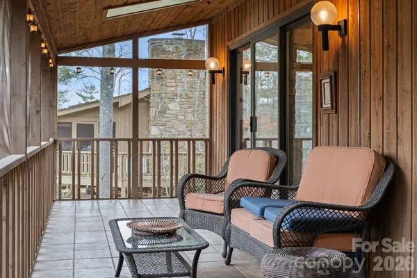 $339,000 | 301 North Scarlet Oak Lane, Hendersonville, NC 28791