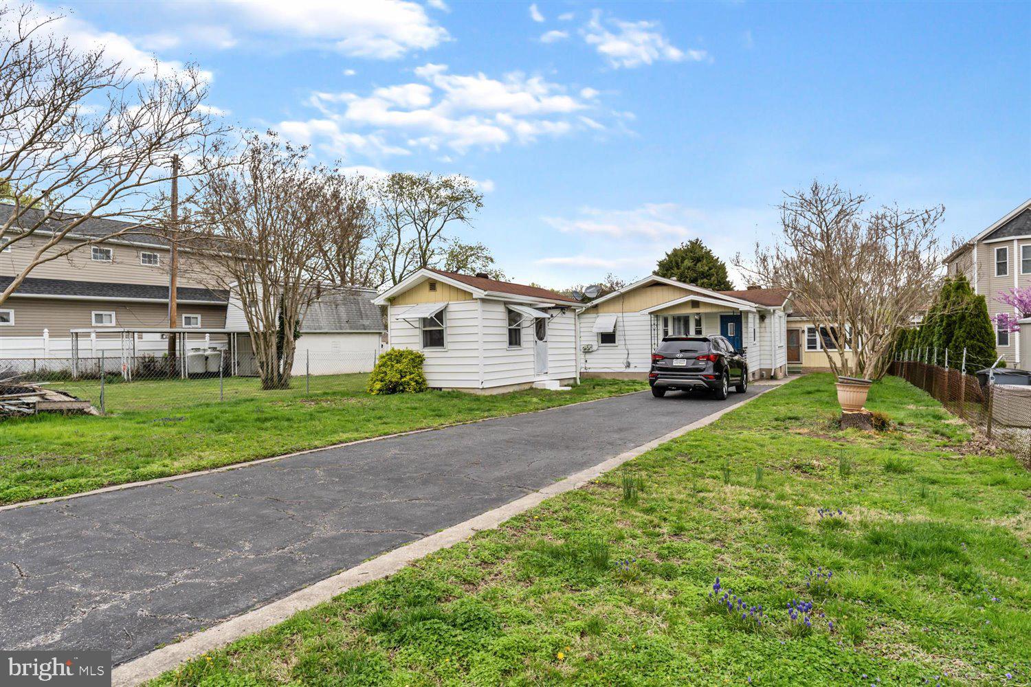 325 St Georges Road Essex, MD 21221 - Photo 11 of 52 Driveway with ample space