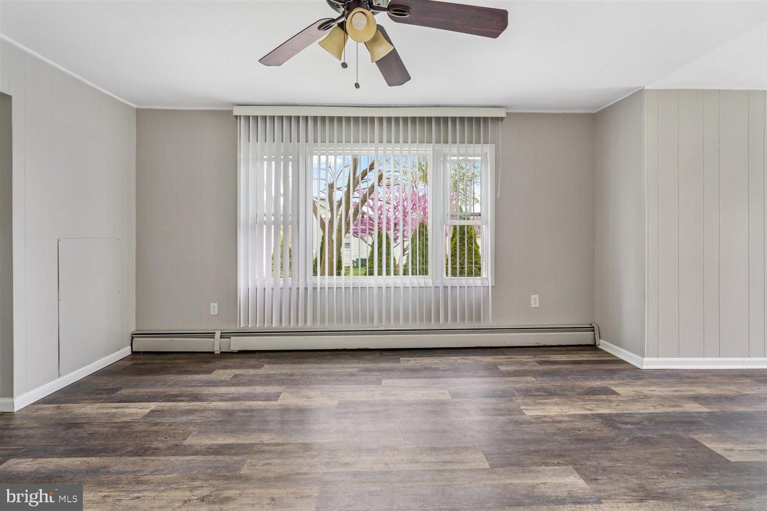 325 St Georges Road Essex, MD 21221 - Photo 15 of 52 Living room