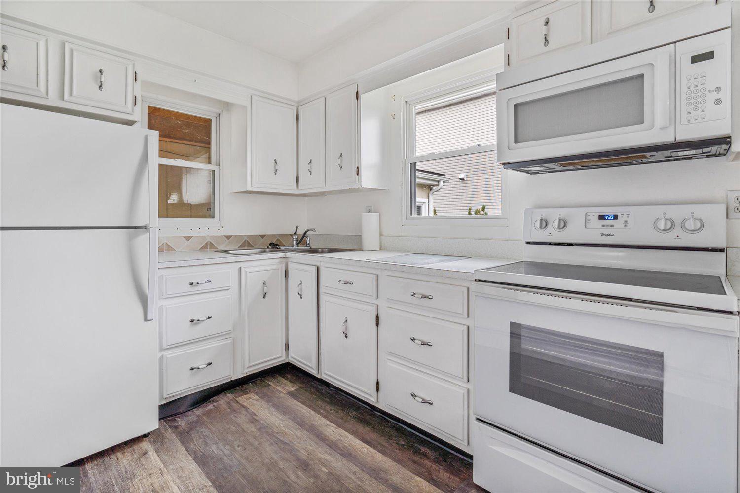 325 St Georges Road Essex, MD 21221 - Photo 20 of 52 kitchen
