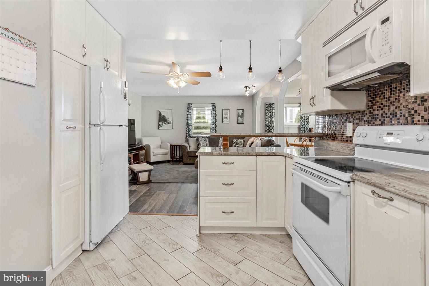 325 St Georges Road Essex, MD 21221 - Photo 31 of 52 Waterfront kitchen