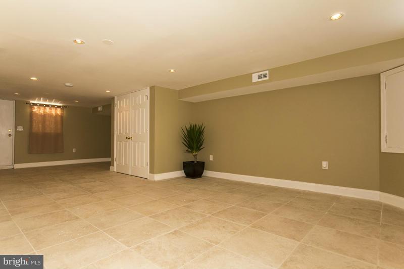 5801 Judith Way Baltimore, MD 21206 - Photo 16 of 23 Family Room Lower Level