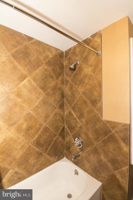 5801 Judith Way Baltimore, MD 21206 - Photo 17 of 23 Bath Upper Level.
