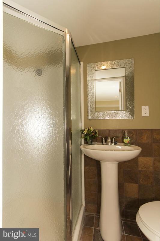 5801 Judith Way Baltimore, MD 21206 - Photo 19 of 23 Bath