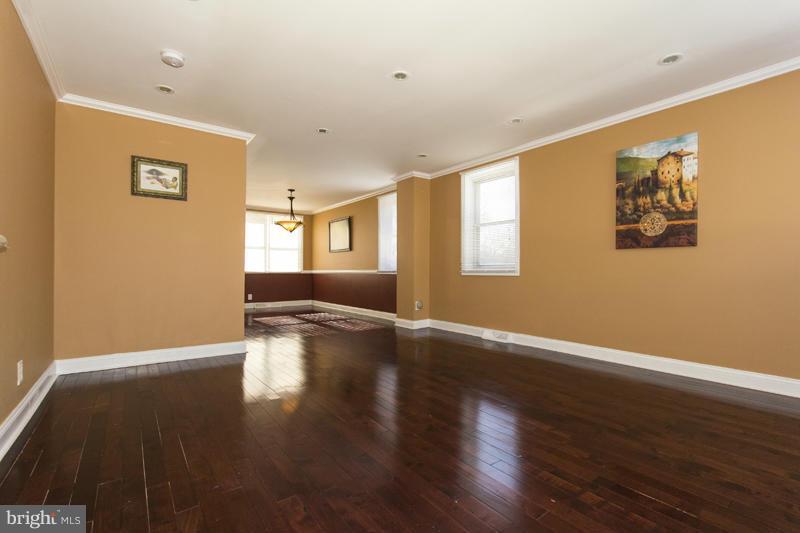 5801 Judith Way Baltimore, MD 21206 - Photo 3 of 23 Living Room view from entrance.