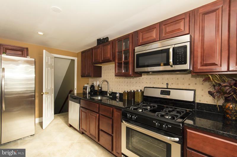 5801 Judith Way Baltimore, MD 21206 - Photo 8 of 23 Kitchen
