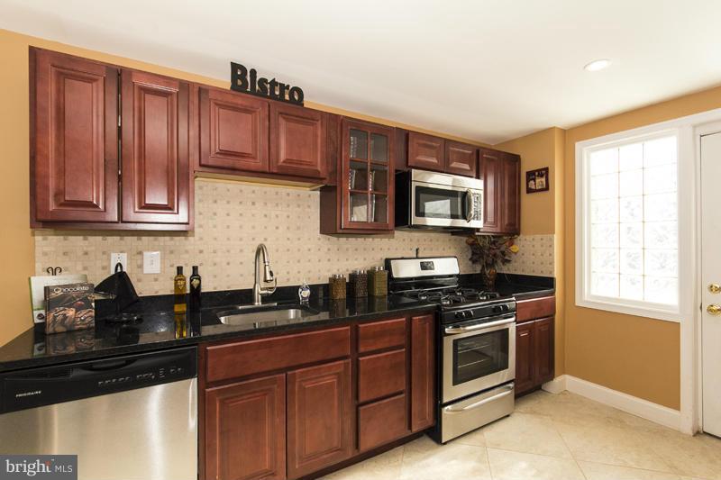 5801 Judith Way Baltimore, MD 21206 - Photo 9 of 23 Kitchen