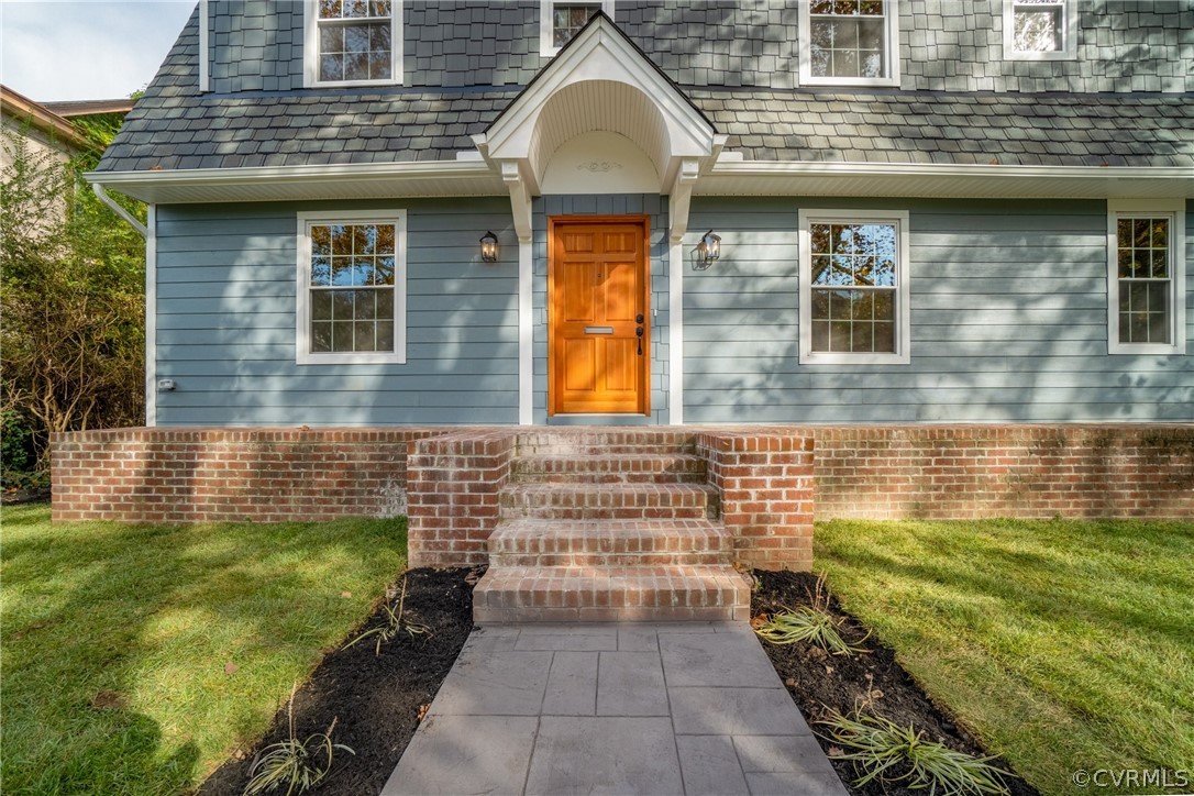 104 West Lancaster Road Richmond, VA 23222 - Photo 3 of 49 The stamped concrete walkway leads to the gorgeous