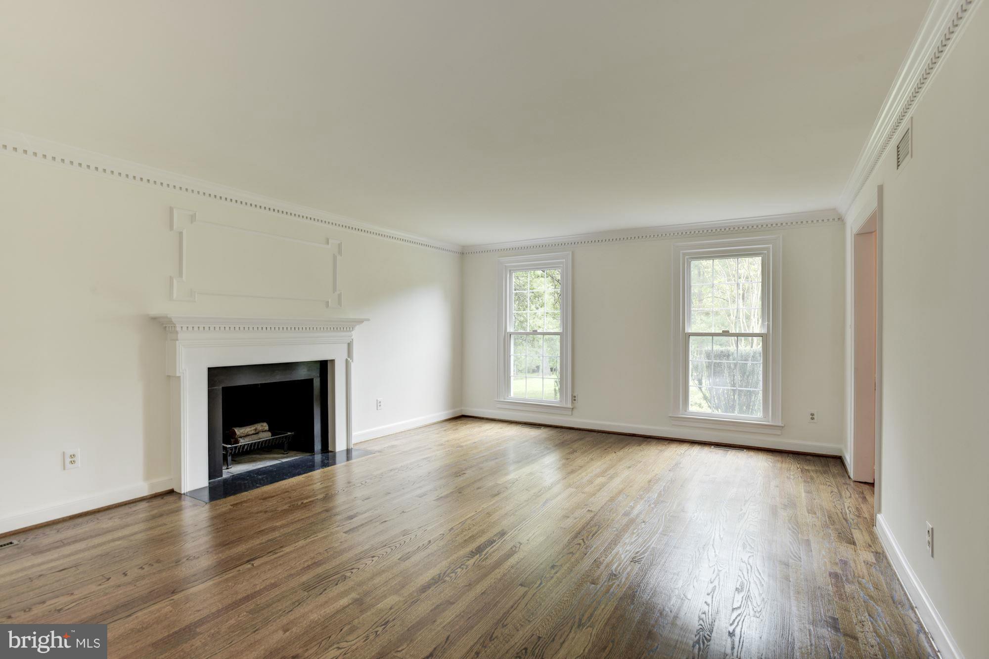 13605 Query Mill Road North Potomac, MD 20878 - Photo 5 of 30 Living Room