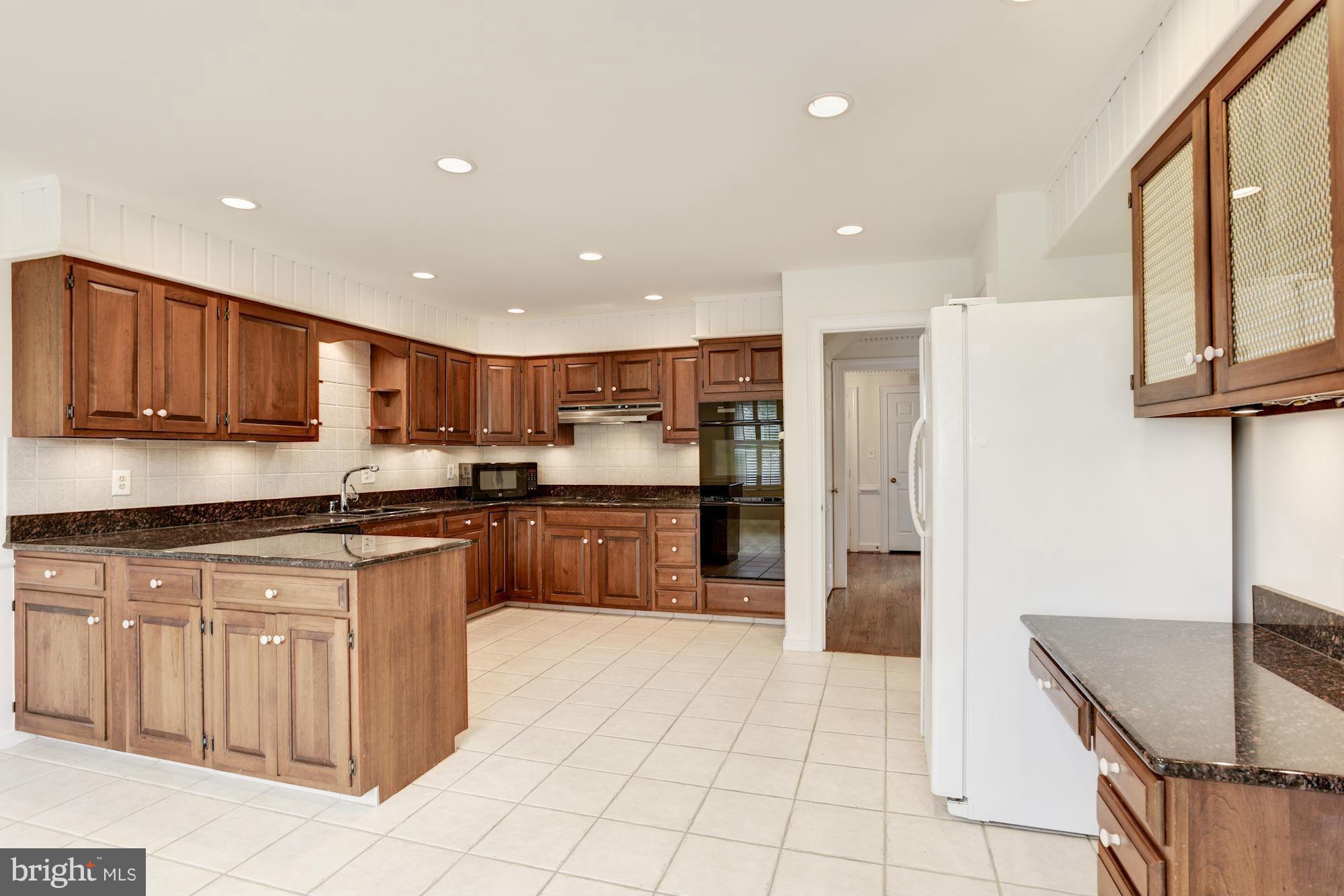 13605 Query Mill Road North Potomac, MD 20878 - Photo 7 of 30 Kitchen