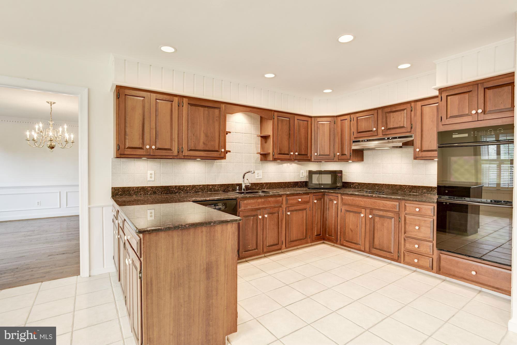 13605 Query Mill Road North Potomac, MD 20878 - Photo 8 of 30 Kitchen
